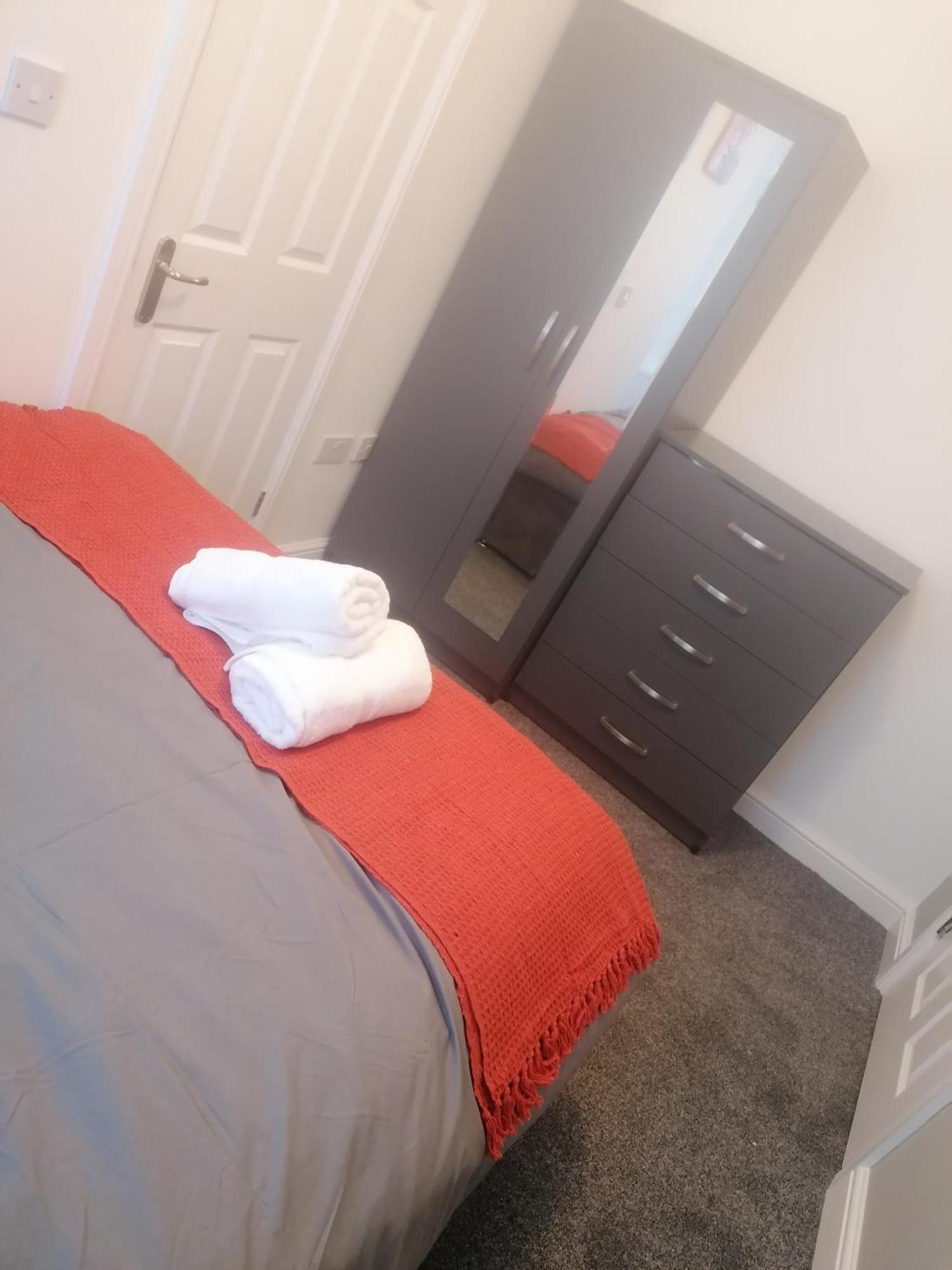 Rossy Home Of Relaxations Stoke-on-Trent Eksteriør bilde